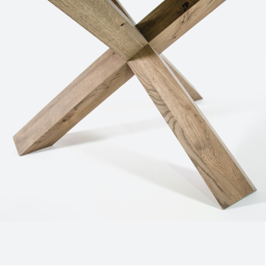 COEN Runt matbord, massiv lackad ek Ø120-180 cm