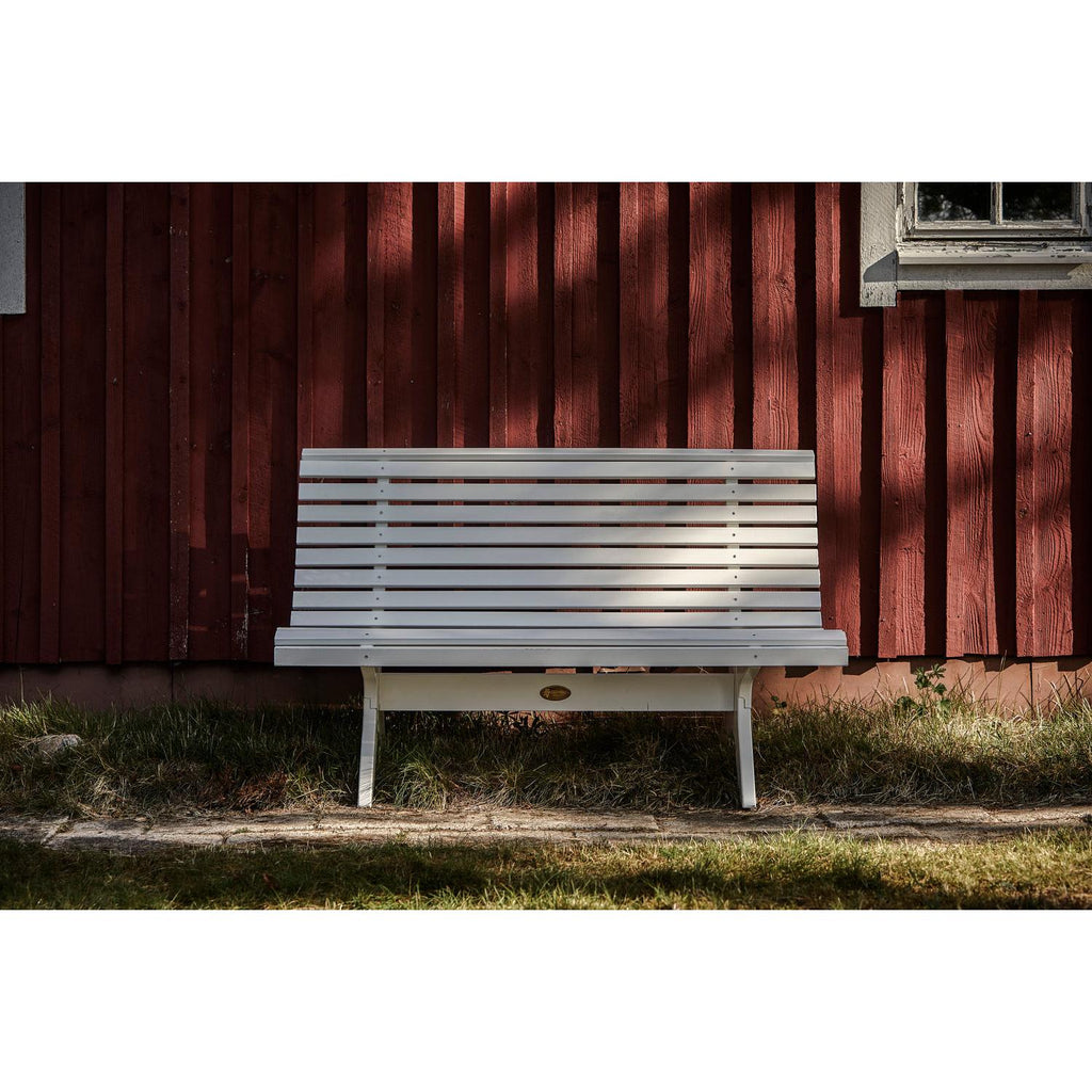 LUND Bänk i furu utomhus, flera färger | Hillerstorp